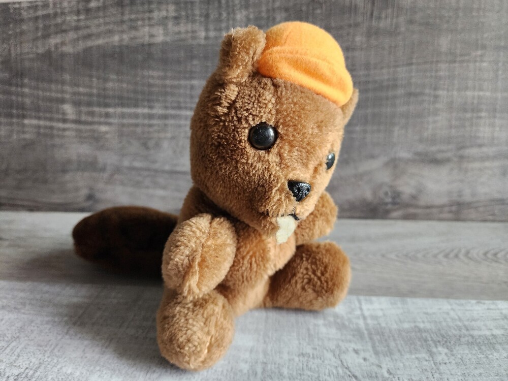 DAKIN BEAVER 9" Plush Stuffed Ground Nut Shells 1978 Hunting Orange Hat Vintage